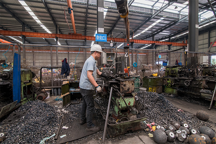 阿拉善盟网架配件-螺栓球加工车间